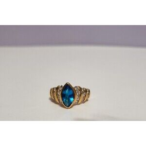 Fashion Ring Blue w Clear Crystals Gold Tone Band Sz 8 Women's Accessories